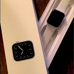Apple series 5 smart watch